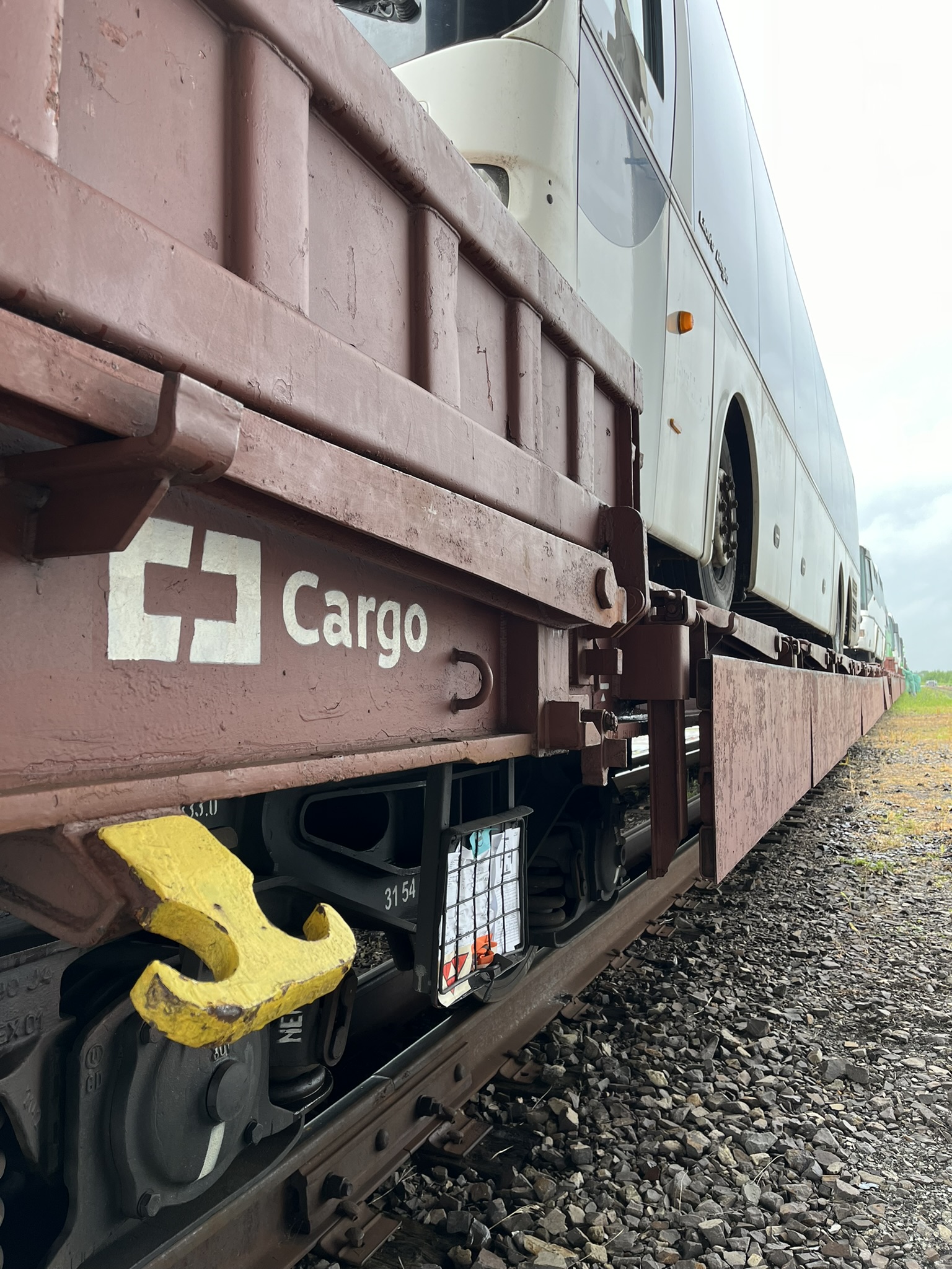 We transported the gift of the Central Bohemian Region to the Kyiv region – buses to Ukraine by rail